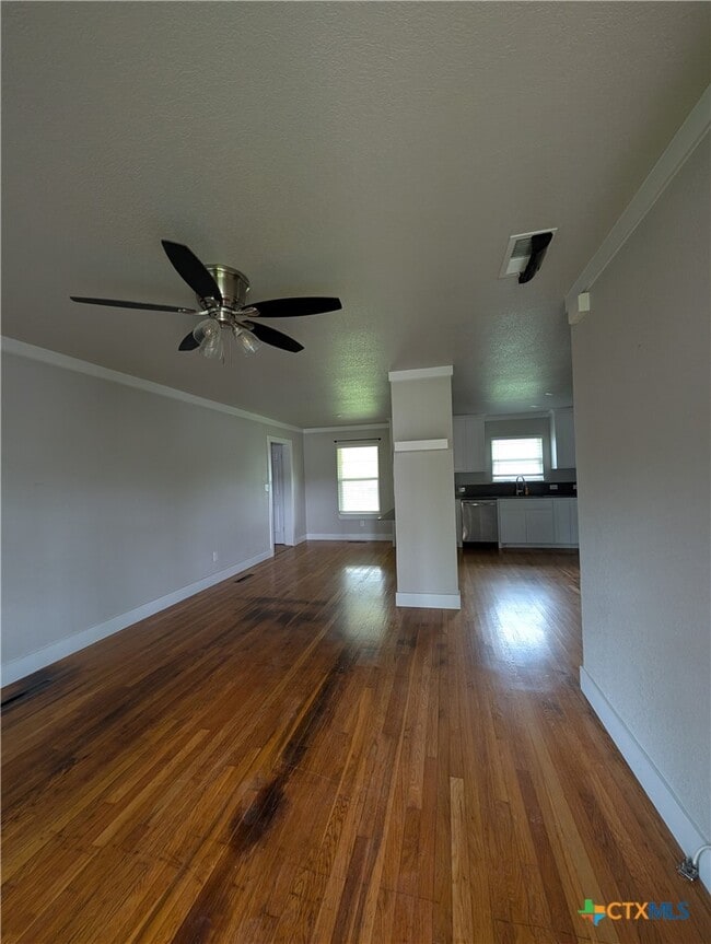 Building Photo - 106 Woodland Ave