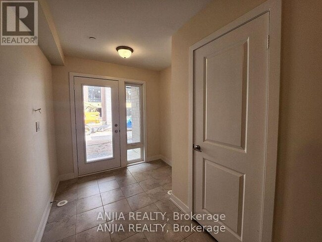 Building Photo - 104 Credit Ln