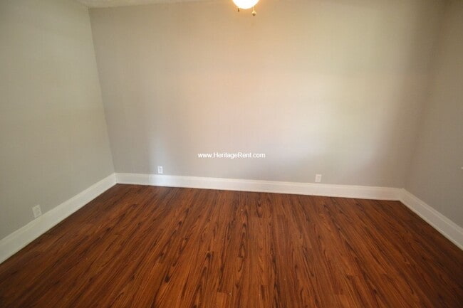 Building Photo - 2 bed 1 bath in Bond Hill