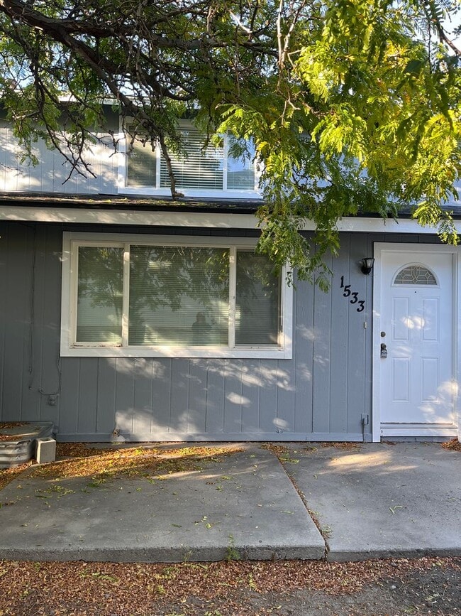 Building Photo - Long Street Townhouse