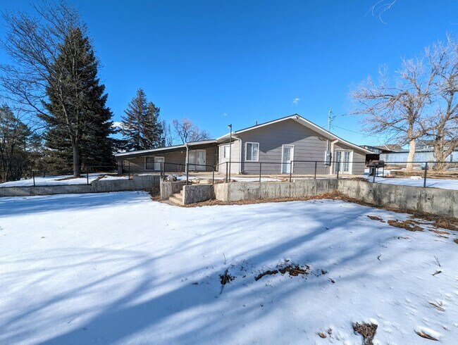 Building Photo - Large and Unique home in Castle Rock!