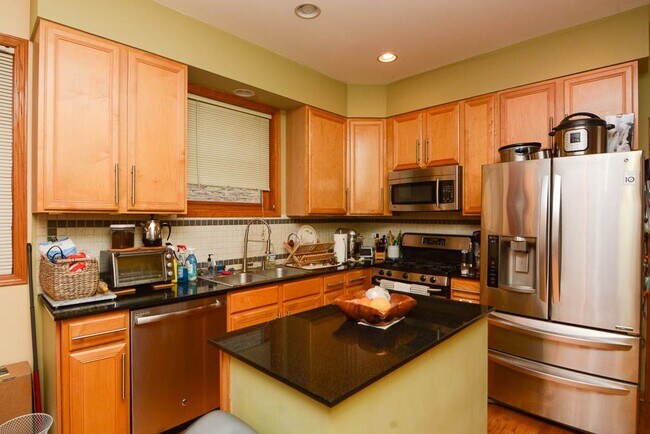Foto del edificio - 1706 W Augusta Blvd