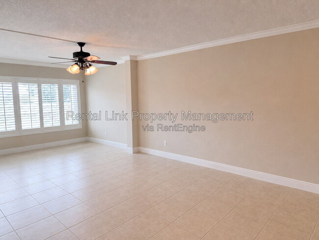 Foto del edificio - 2264 Winkler Ave