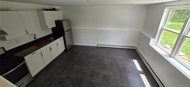 Foto del edificio - 300 Lakeside Road Unit B