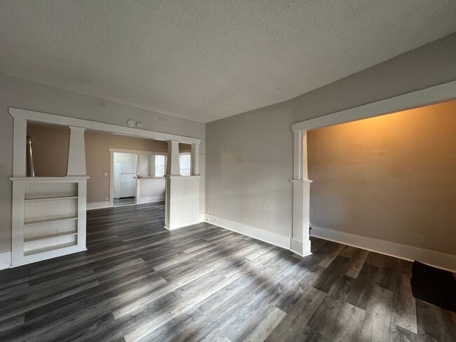 Building Photo - H301