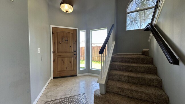 Building Photo - PRICE REDUCTION! Gorgeous 3 Bedroom, 3 Bat...