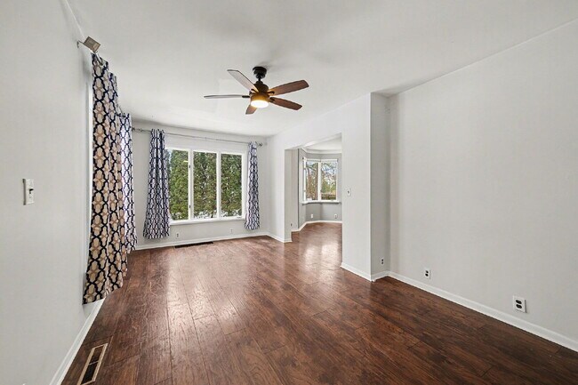 Building Photo - Stunning 3 bedroom rental minutes from downtown - $1800/Month