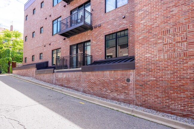 Building Photo - 441 S Ashley St