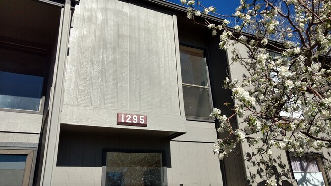 Foto del edificio - Sunny 2 bed, 1 bath South Boulder Townhome - Available June 5th!
