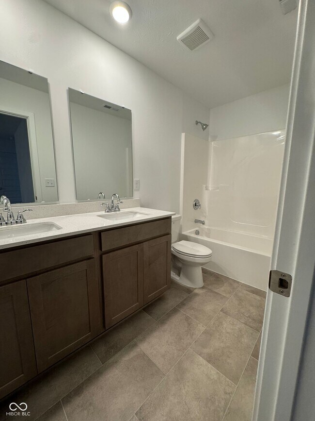 Foto del edificio - 15370 Farrington Rd