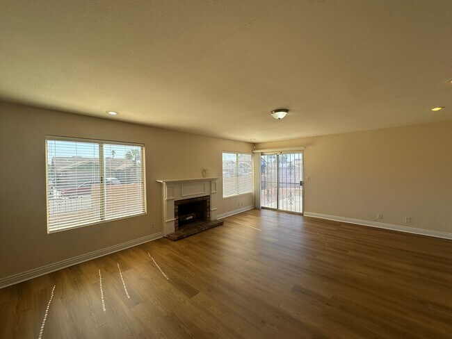 Building Photo - SPRING VALLEY UNIT #08