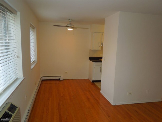 Building Photo - 514 W Barry Ave