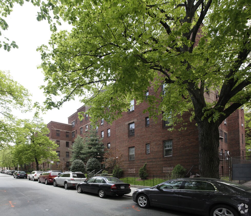 Foto del edificio - 3715 83rd St