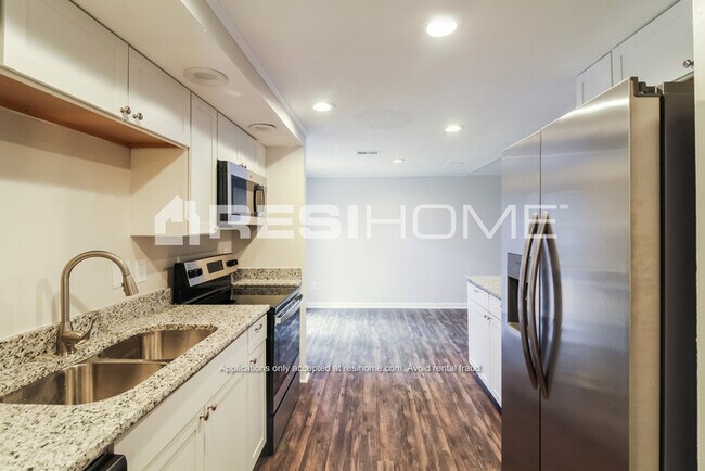 Foto del edificio - 3740 Radcliffe Blvd
