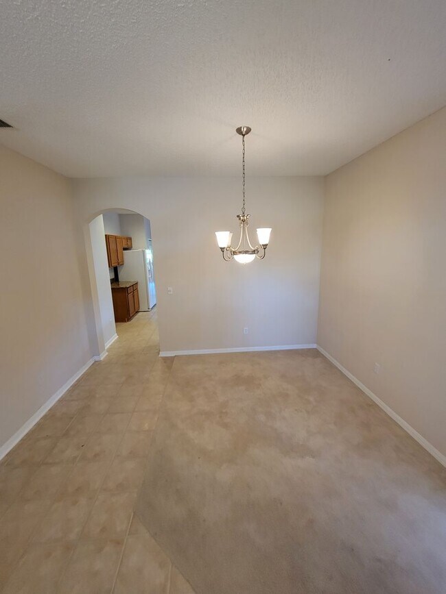 Building Photo - 4 Bed/2 Bath on the golf course!