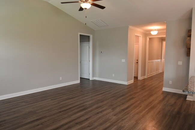 Building Photo - 3005 Primrose Ln