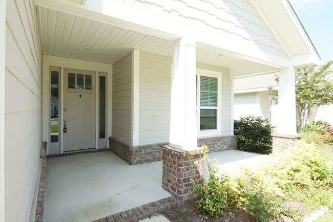 Building Photo - GATED community in Freeport.