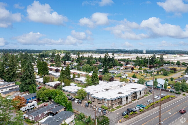Building Photo - Lakeview South