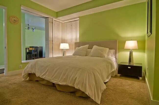 Foto del edificio - SPACIOUS 1 BED/ 1 BATH APARTMENT IN NORTH BERKELEY