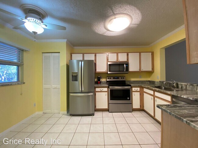 Building Photo - 3 br, 2 bath House - 745 Landover Cir #204