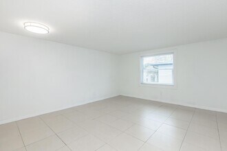 Interior Photo - Raintree Park