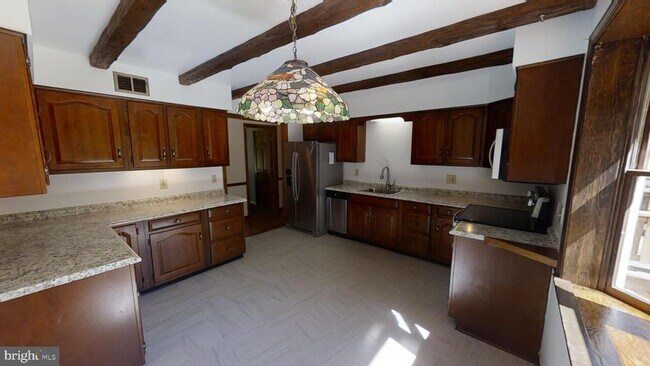 Foto del edificio - 3842 Stoneybrook Rd