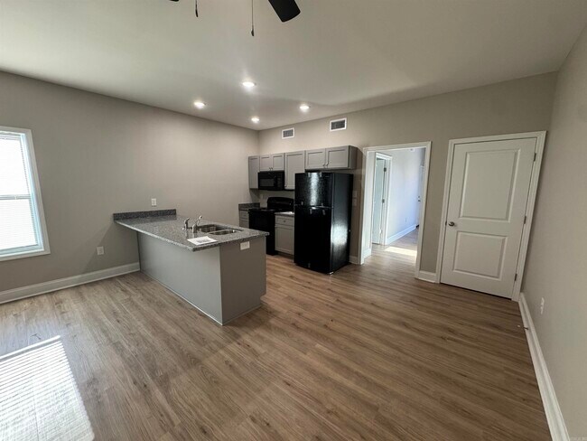 Foto del edificio - 215 N Elm St