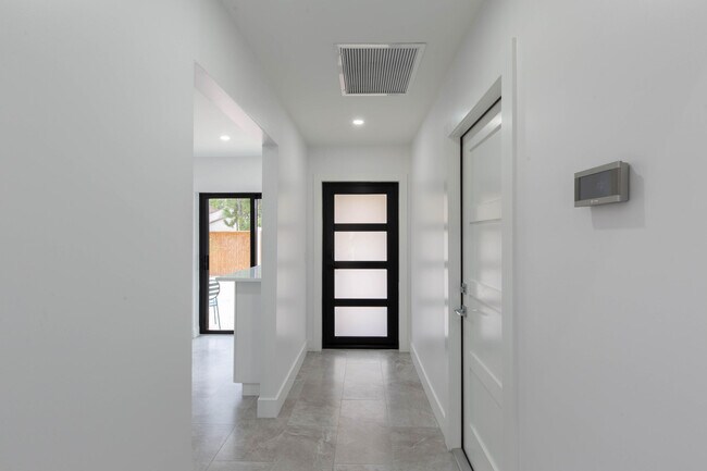 Foto del edificio - 253 Wood Dale Dr