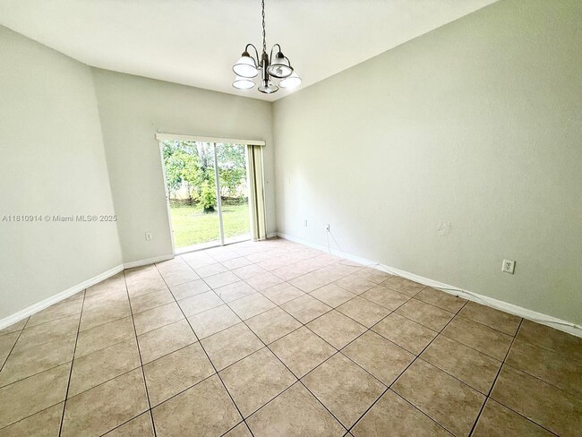 Building Photo - 4902 SW 141st Ave