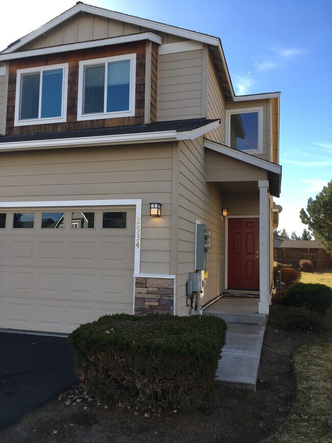 Building Photo - 2534 SW Cascade Mountain Ln