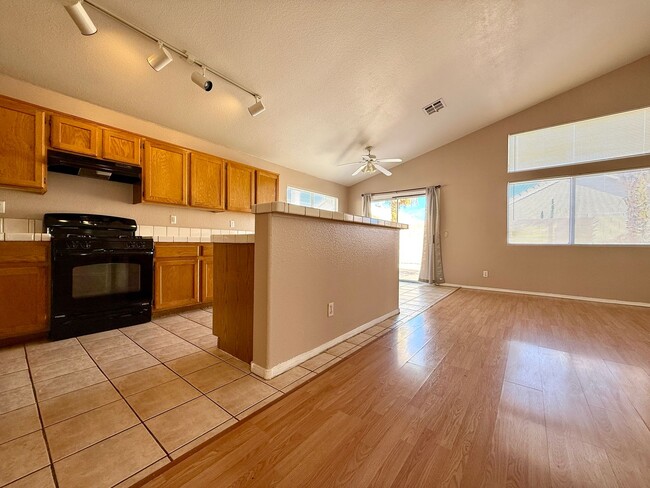 Building Photo - 3 Bedroom Single Story in Spring Valley