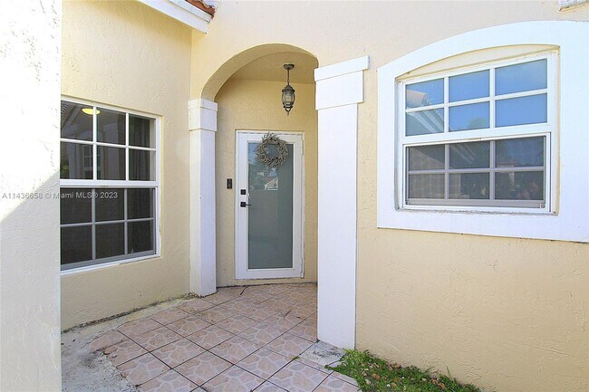 Foto del edificio - 19142 NW 12th Ct