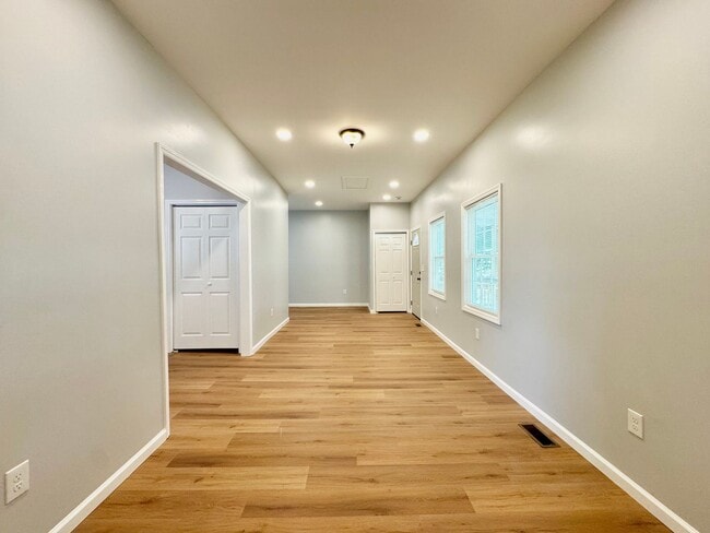 Building Photo - Your search ends here! Rent today!!