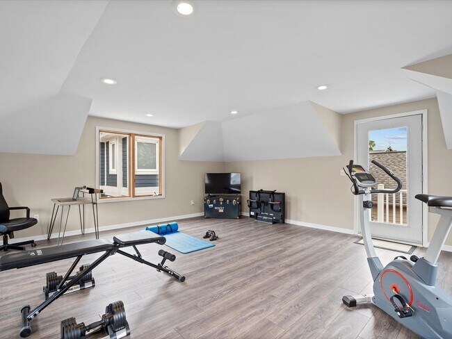 Building Photo - Don't Miss Out!