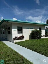 Building Photo - 865 SE 20th Ave