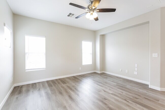 Foto del edificio - 6763 Twisted Wood Dr