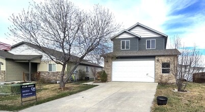 Building Photo - 704 Sako Dr