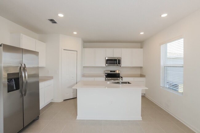 Foto del edificio - 2478 McKinley Dr