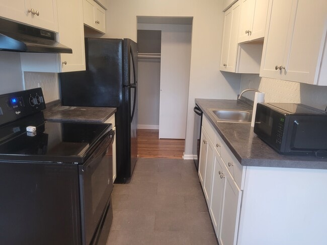 Building Photo - 56 Manchester Ct