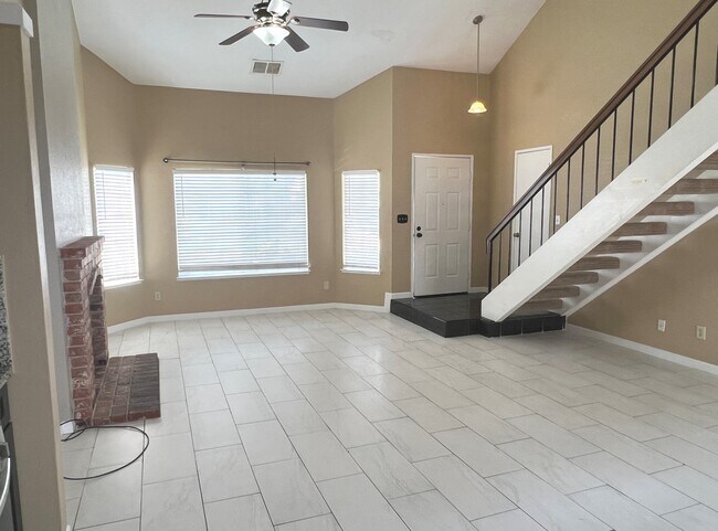 Foto del edificio - 5354 Meadow Wood Ln