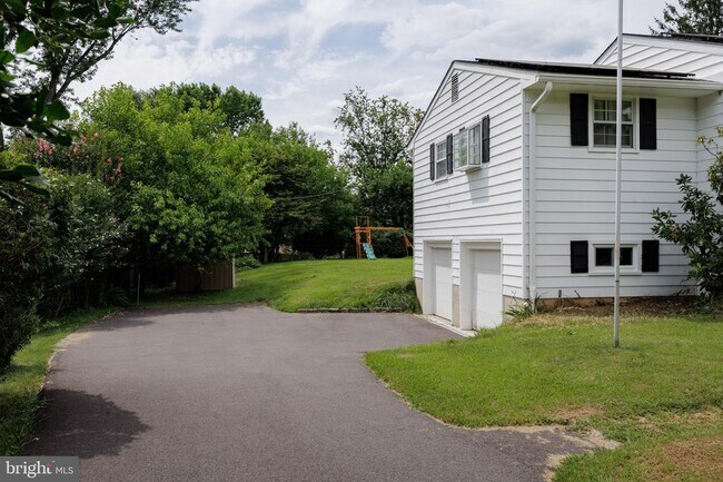 Building Photo - 3106 Hearthstone Rd