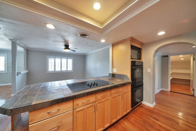 Foto del edificio - 6 Bed house with Pool near ASU