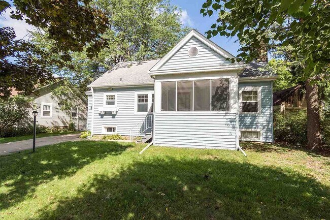 Building Photo - 214 23rd St Dr SE