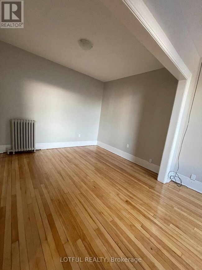 Building Photo - 6 Russell St E