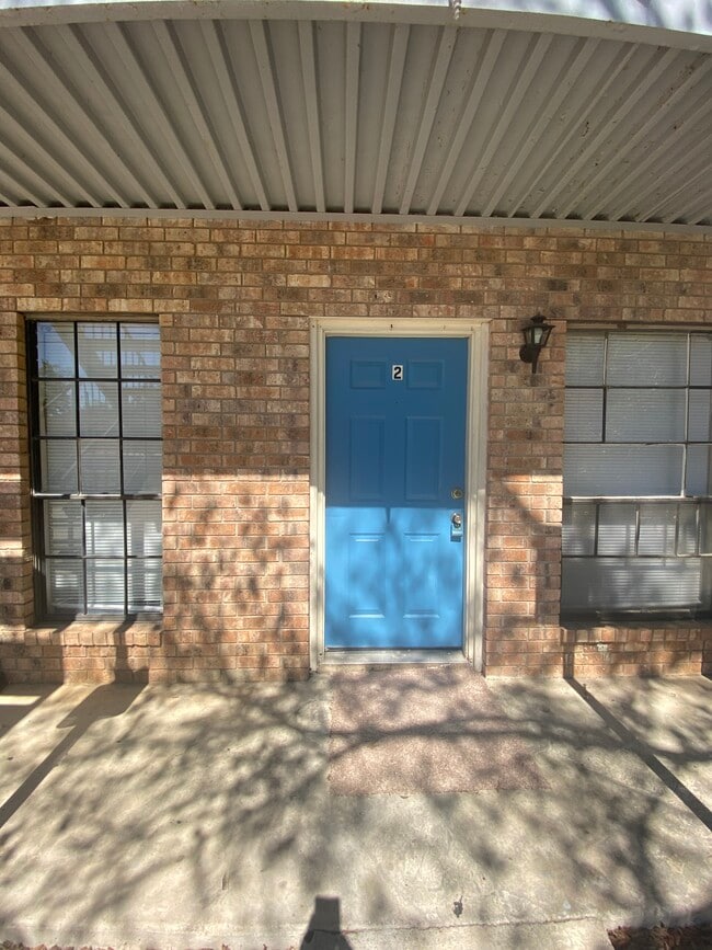 Building Photo - 1105 Parmer Ave