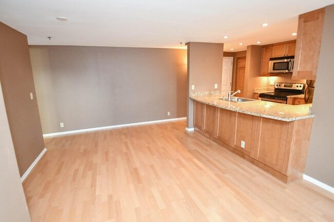 Building Photo - 270 E Highland Ave