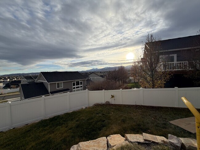 Foto del edificio - 7603 Scenic Maple Dr