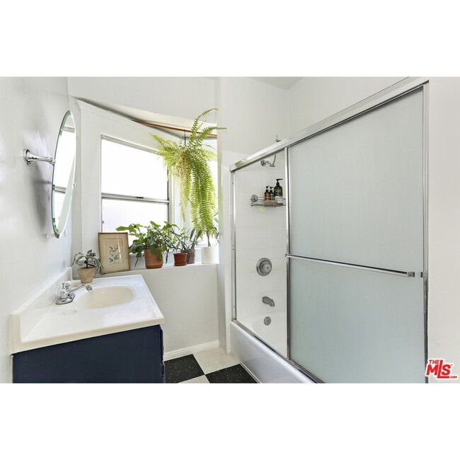 Bathroom - 230 N Bonnie Brae St