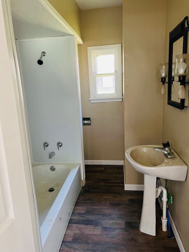 Foto del edificio - 2 br, 1 bath House - 301 Patterson Ave