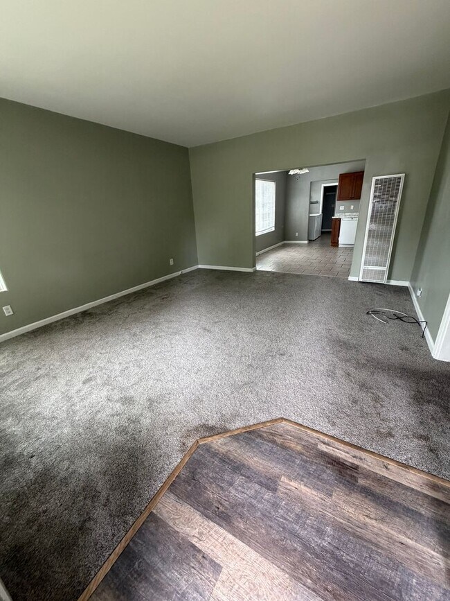 Foto del edificio - 3 Bedroom, 2 Bathroom Home - Located near Sky Lakes and Oregon Tech!